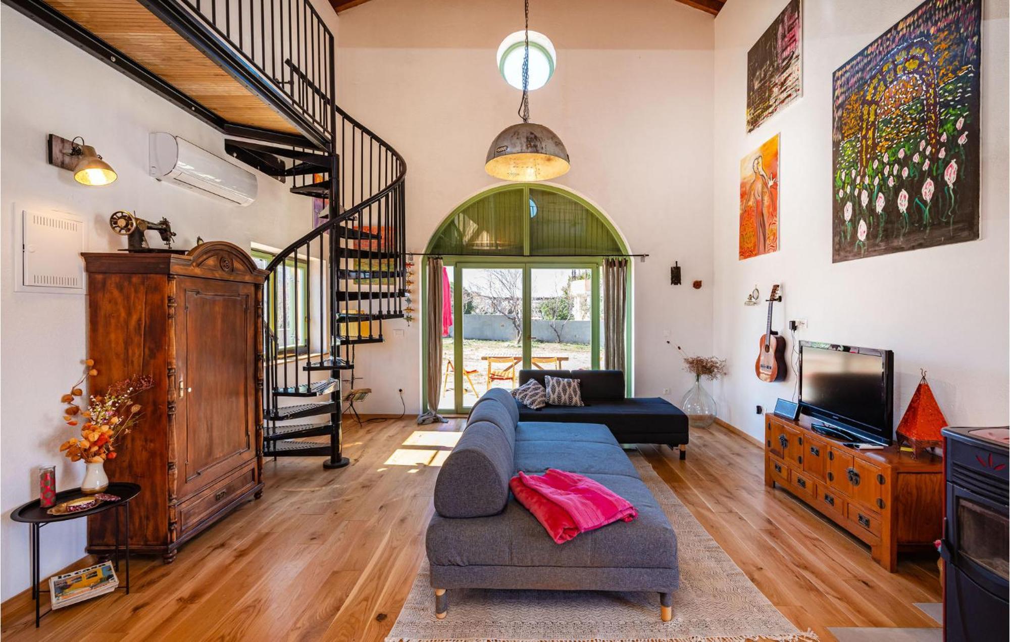 1 Bedroom Beautiful In Počitniška hiša *