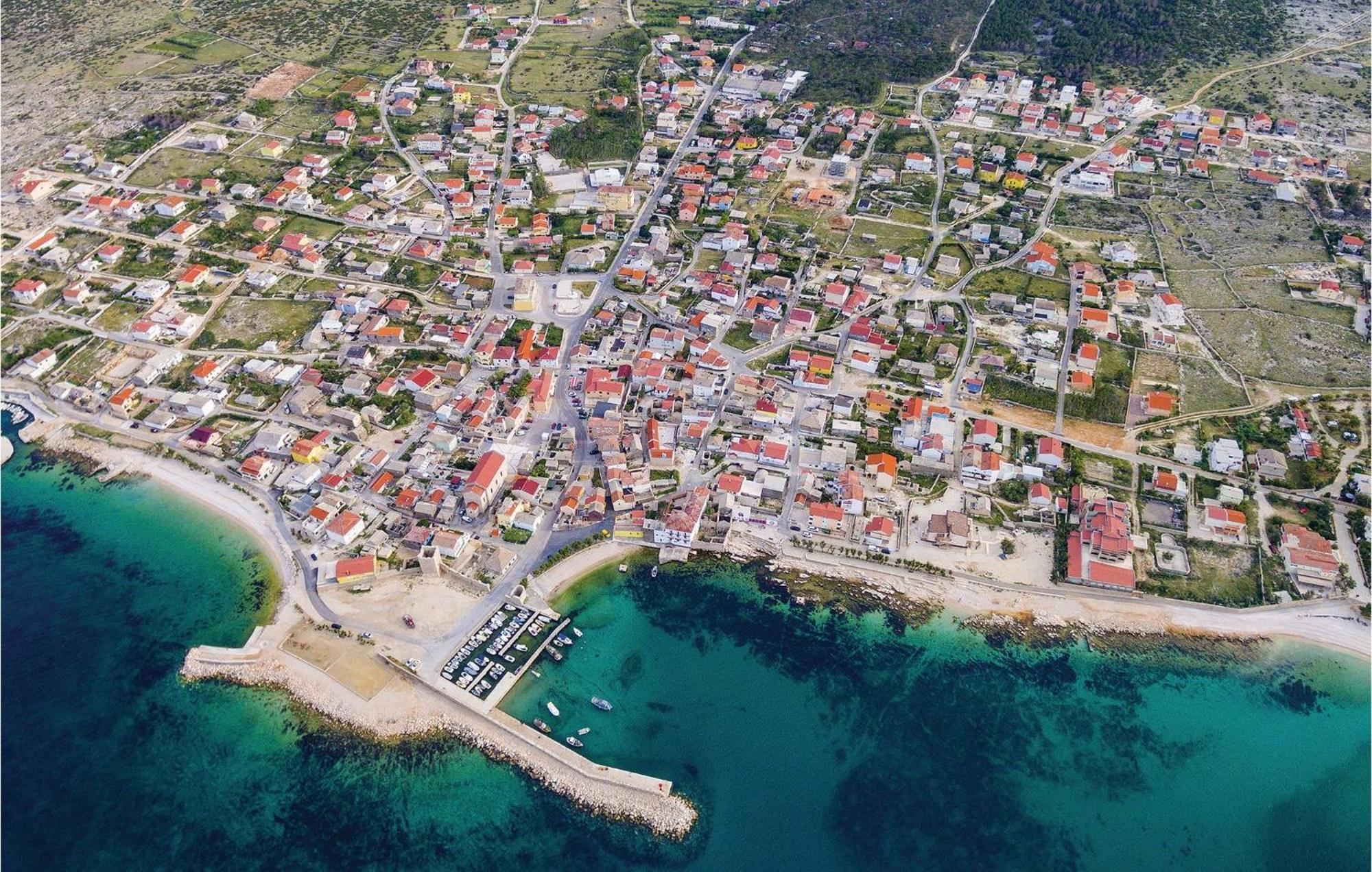 1 Bedroom Beautiful In Razanac
