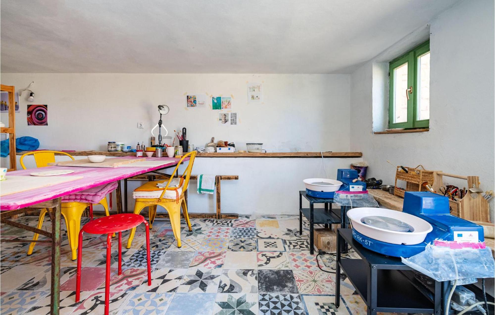 1 Bedroom Beautiful In Razanac
