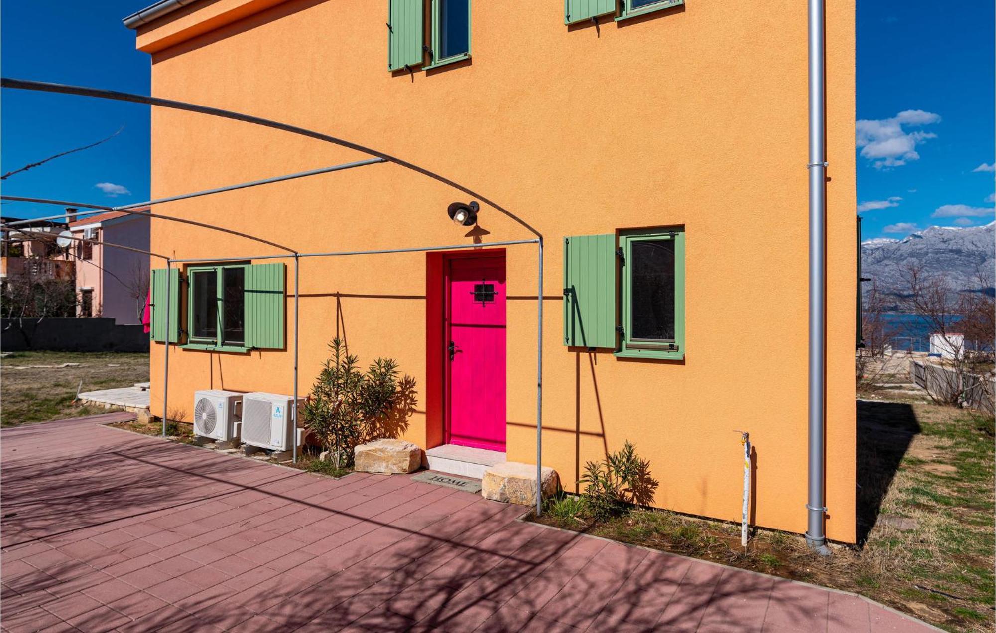 1 Bedroom Beautiful In Razanac